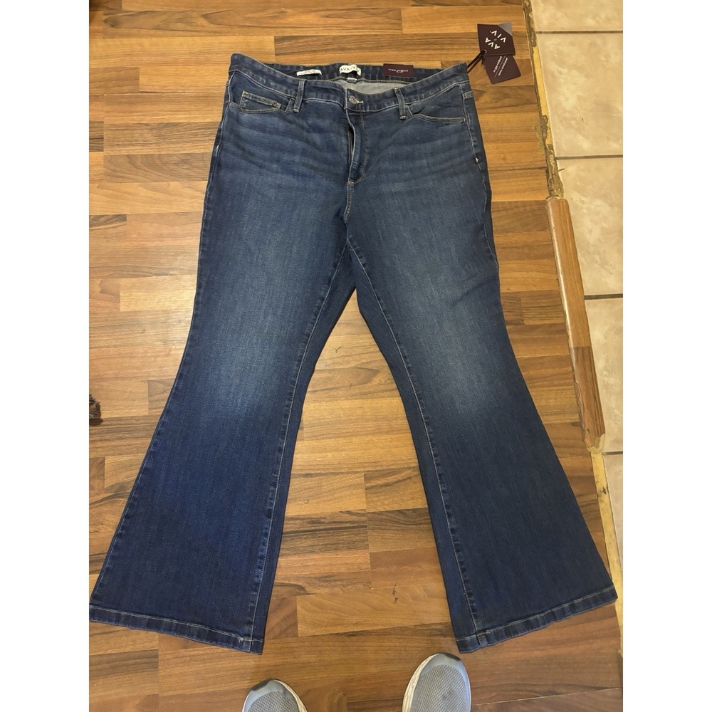 NWT Ava & Viv Women's Hi Rise Flare No Gap Waistband Medium Wash Size 18